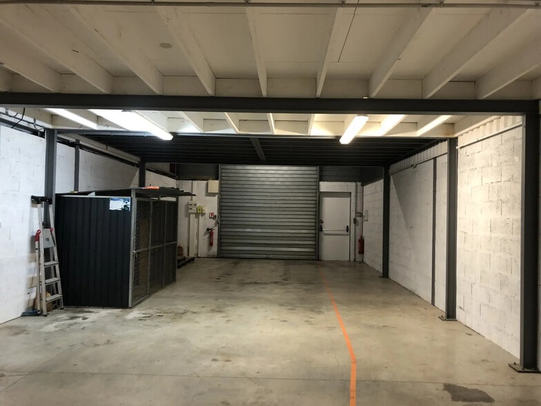 Local d’activités dans Saint-Jean-d'Illac à louer - Photo intérieure – Image 2 sur 8