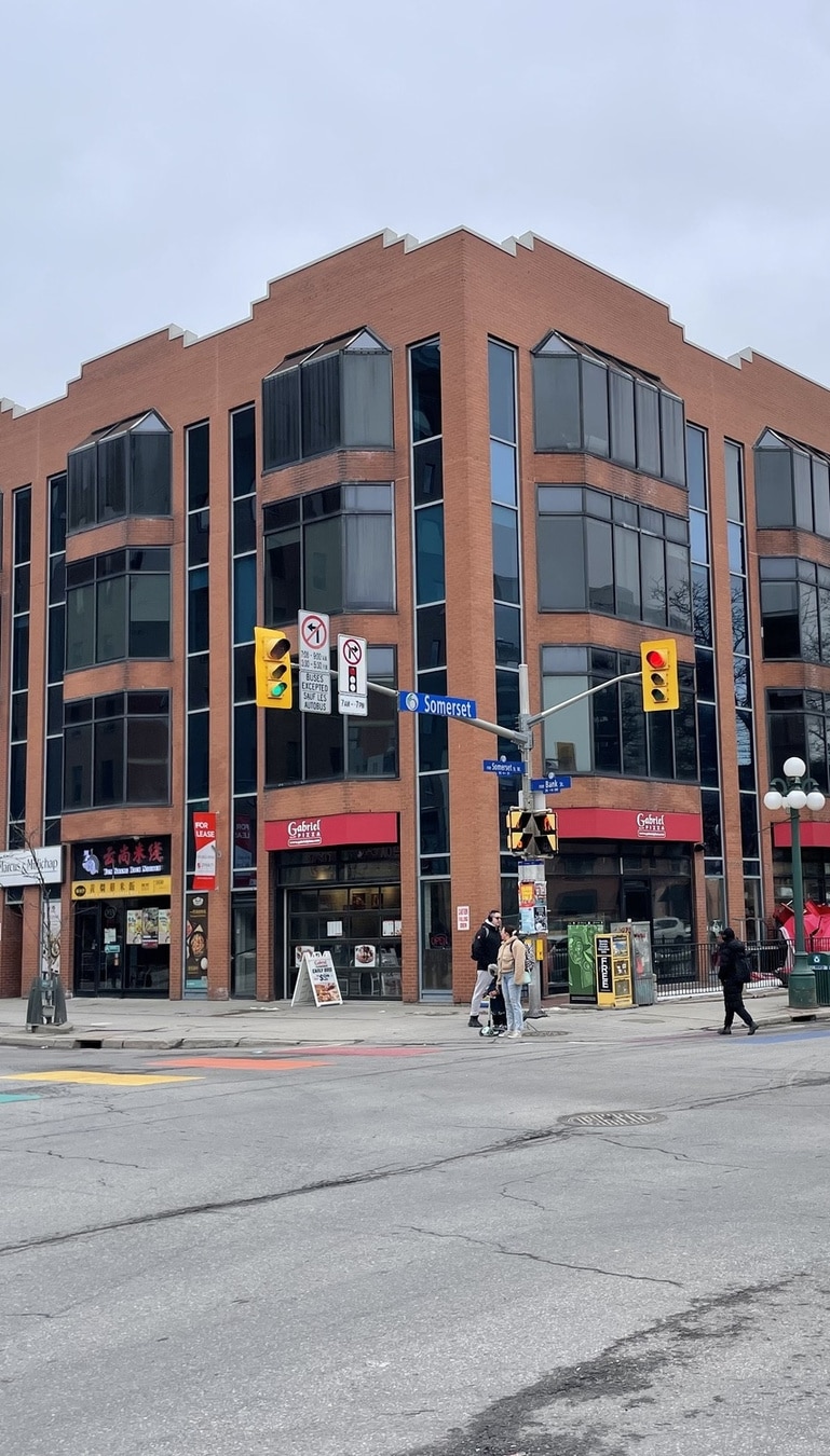275 Bank St, Ottawa, ON à louer Photo de l’immeuble– Image 1 sur 7