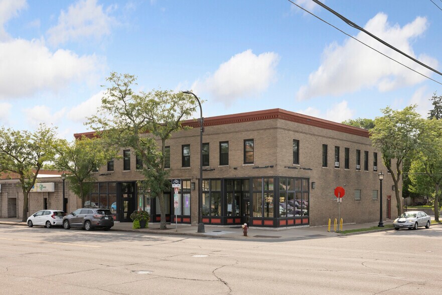 2220-2226 N Central Ave, Saint Anthony, MN à louer - Photo de l’immeuble – Image 3 sur 18