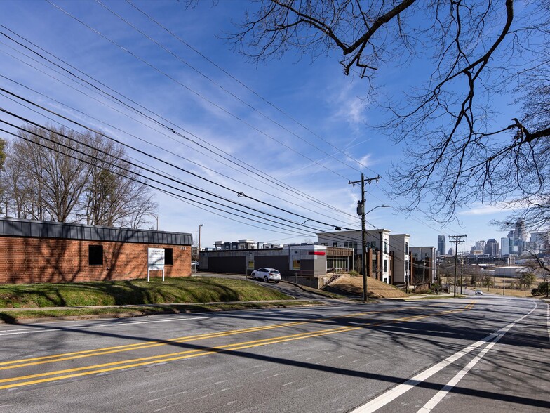 1812 W Morehead St, Charlotte, NC à louer - Photo de l’immeuble – Image 2 sur 31