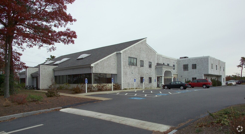 700 Attucks Ln, Hyannis, MA à vendre - Photo de l’immeuble – Image 2 sur 64