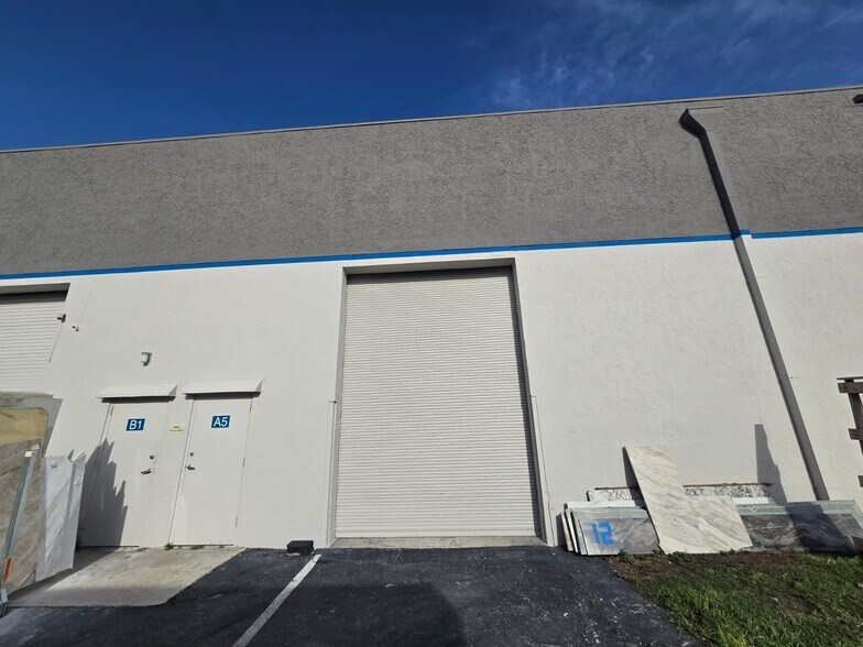 4100 N Powerline Rd, Pompano Beach, FL à louer - Photo de l’immeuble – Image 3 sur 14