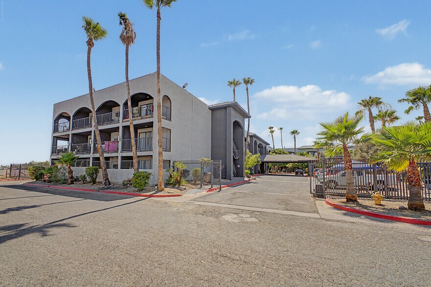 1711 W Bell Rd, Phoenix, AZ à vendre - Photo de l’immeuble – Image 3 sur 16