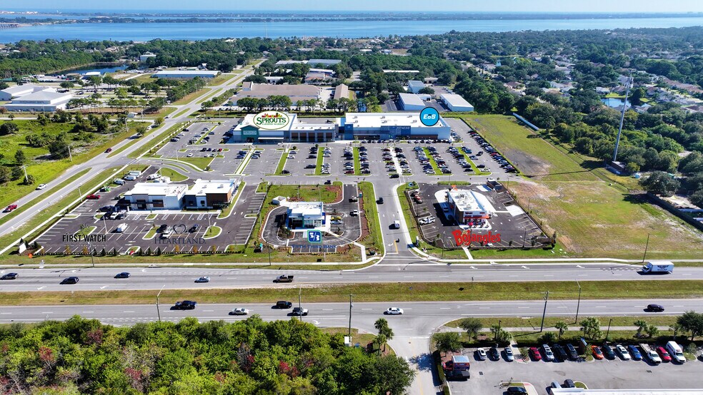 5183 N Wickham Rd, Melbourne, FL à louer - Photo de l’immeuble – Image 3 sur 6