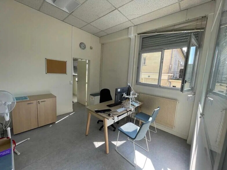 Bureau dans Compiègne à vendre - Photo de l’immeuble – Image 3 sur 4