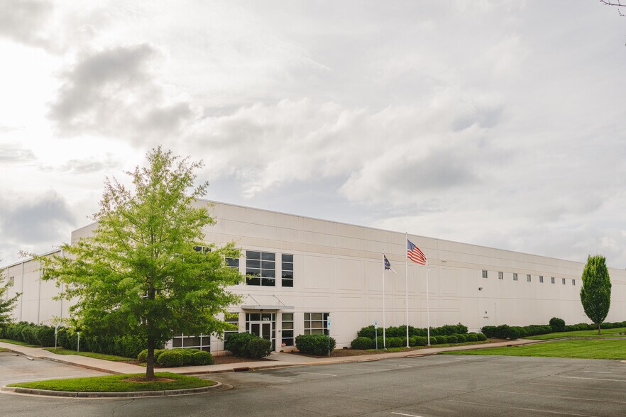 1023 Corporate Park Dr, Mebane, NC à louer - Photo de l’immeuble – Image 2 sur 2