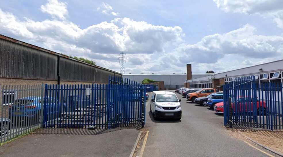 12-14 Edmonds Close, Wellingborough à louer - Photo de l’immeuble – Image 2 sur 3