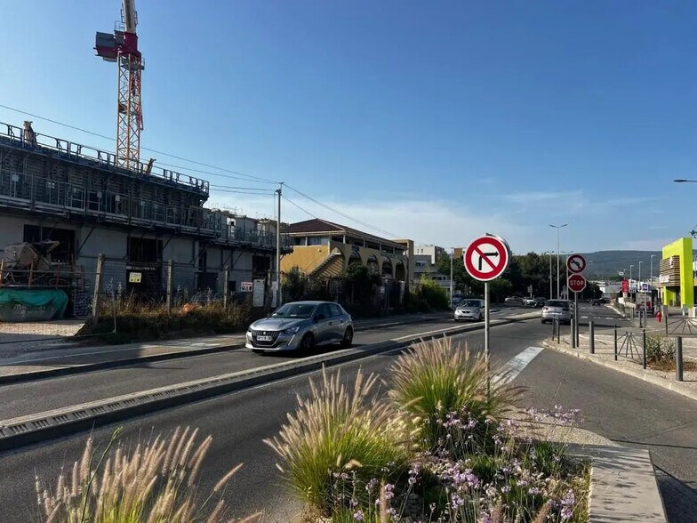 Local commercial dans La Ciotat à louer - Photo de la construction – Image 2 sur 7