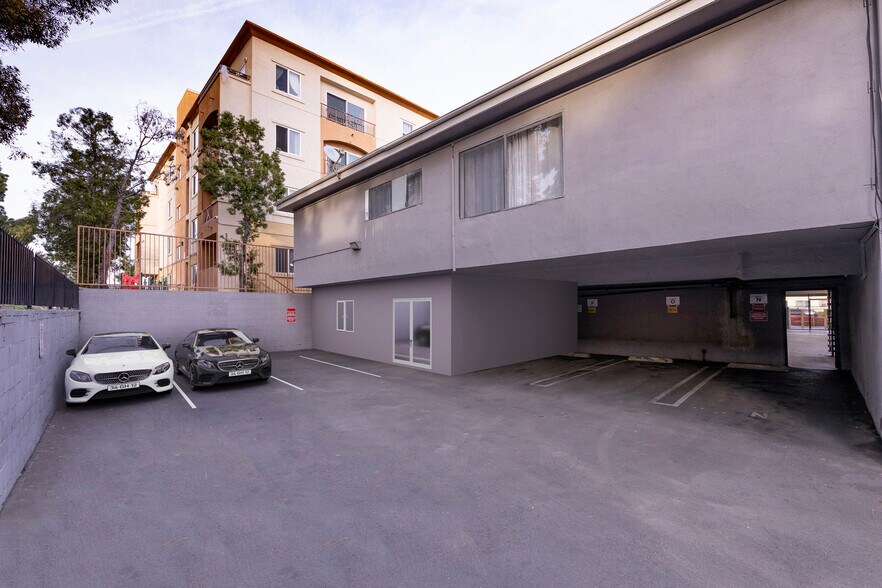 9001-9005 Orion Ave, North Hills, CA à vendre - Photo de l’immeuble – Image 3 sur 27