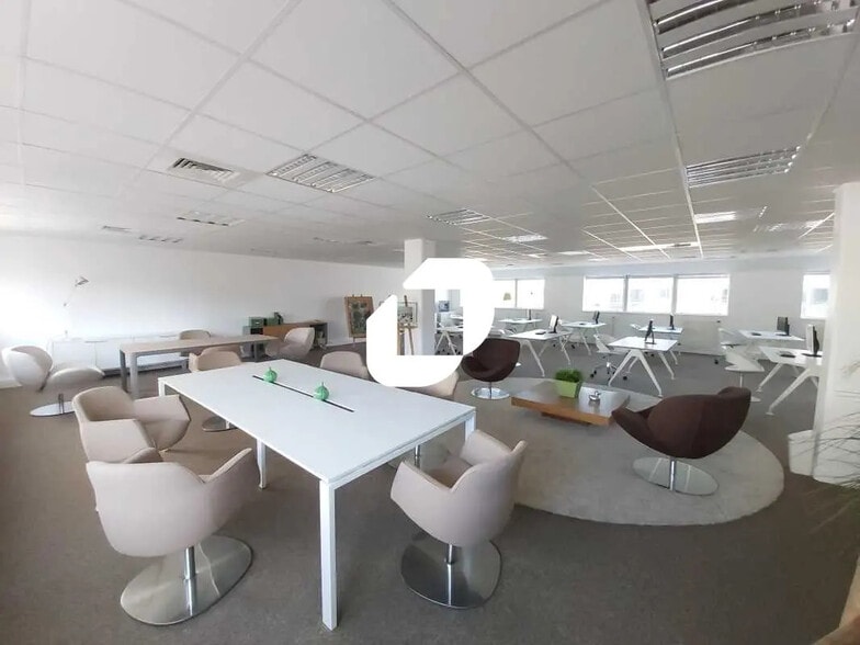 2-12 Rue du Chemin des Femmes, Massy à louer - Photo de l’immeuble – Image 3 sur 17