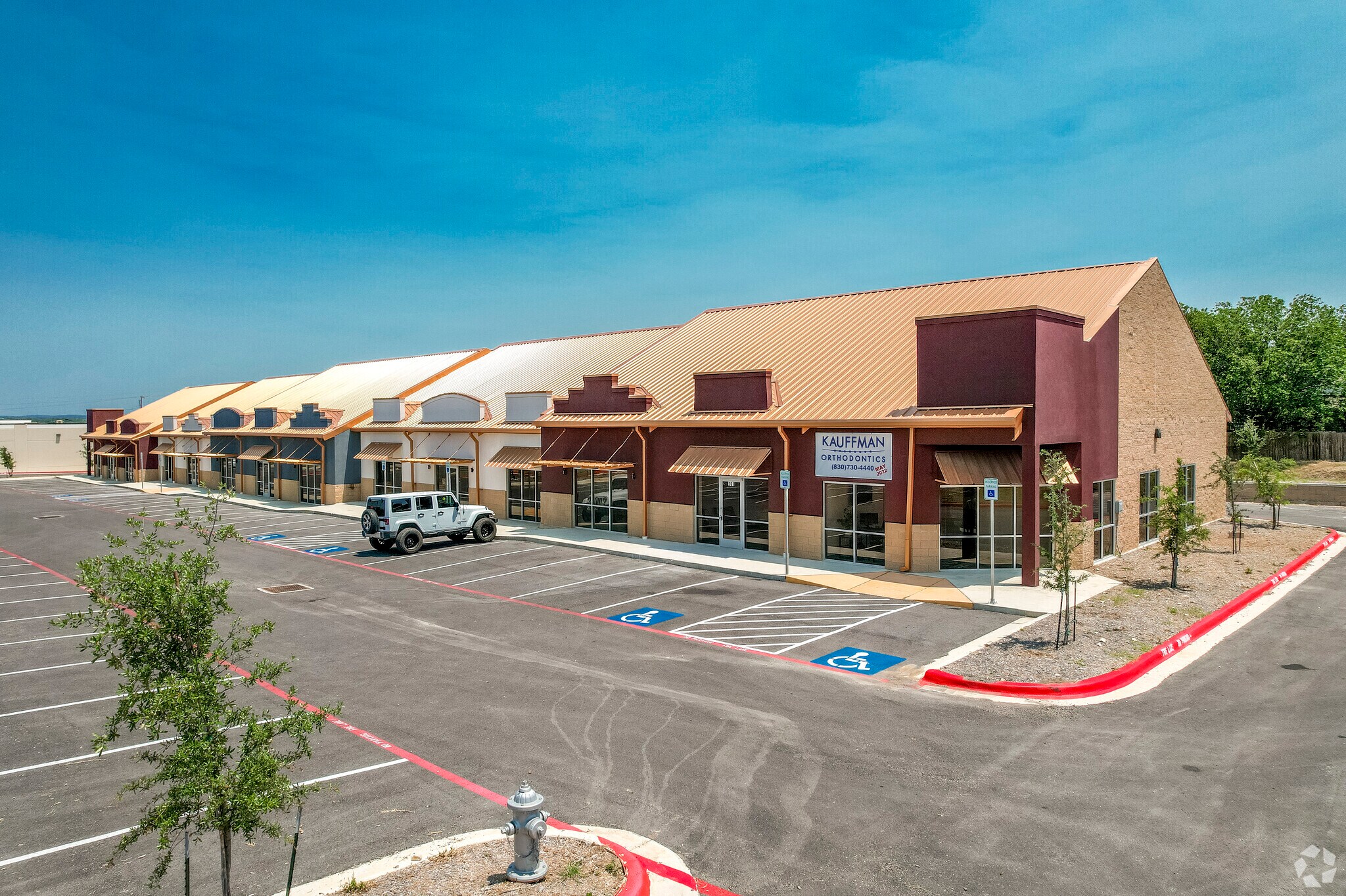 2009 S Walnut Ave, New Braunfels, TX à louer Photo principale– Image 1 sur 29