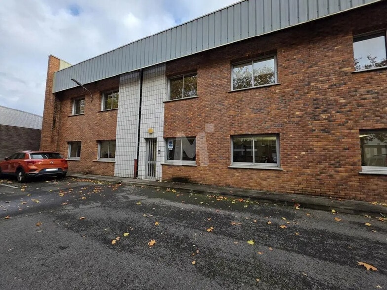 Bureau dans Évry-Courcouronnes à vendre - Photo de l’immeuble – Image 1 sur 9