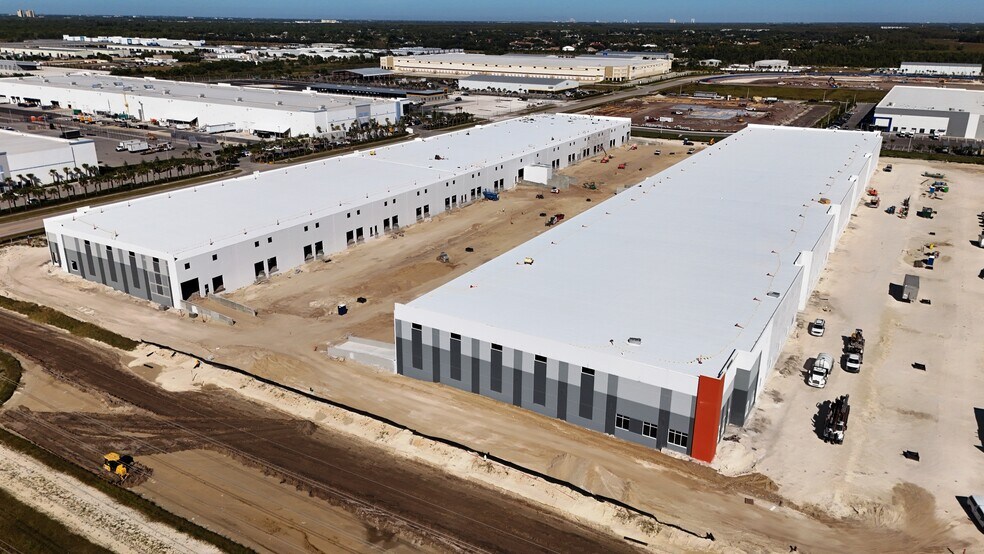 16815 Oriole Rd, Fort Myers, FL à louer - Photo de la construction – Image 3 sur 6