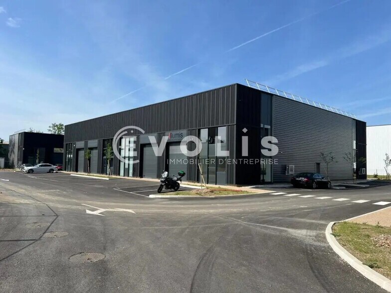 Local d’activités dans Trévoux à louer - Photo de l’immeuble – Image 1 sur 6