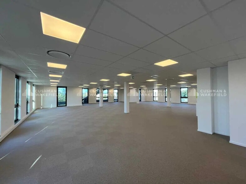 230 Rue Frédéric Joliot Curie, Aix-en-Provence à vendre - Photo intérieure – Image 3 sur 14