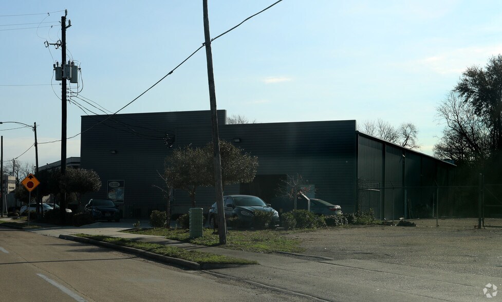 2835 Antoine Dr, Houston, TX à louer - Photo de l’immeuble – Image 2 sur 2
