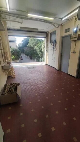 Industriel/Logistique dans Nice à vendre - Photo de l’immeuble – Image 2 sur 12