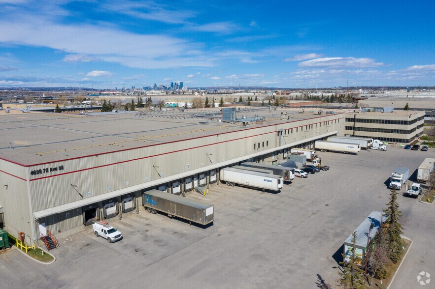 4639 72nd Ave SE, Calgary, AB à louer - Photo de l’immeuble – Image 2 sur 2
