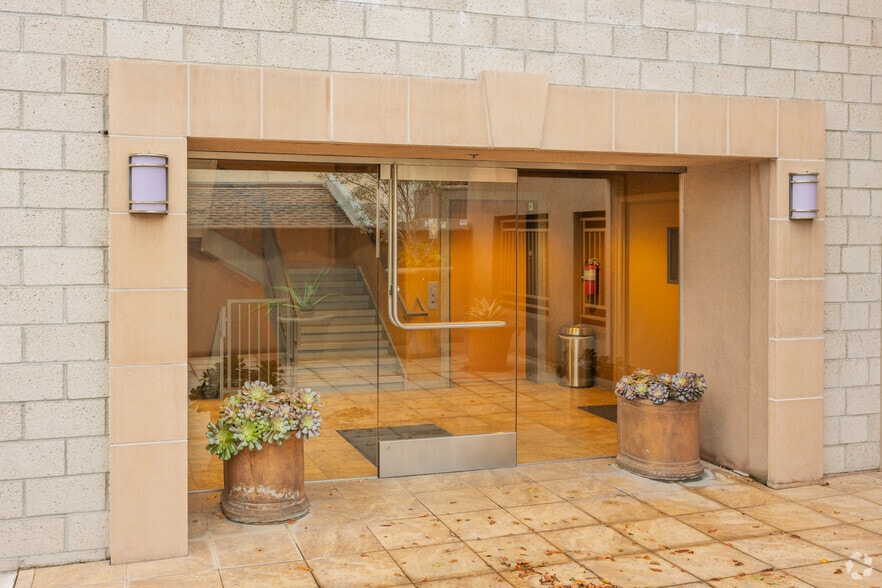 3742 Katella Ave, Los Alamitos, CA à louer - Photo de l’immeuble – Image 3 sur 4