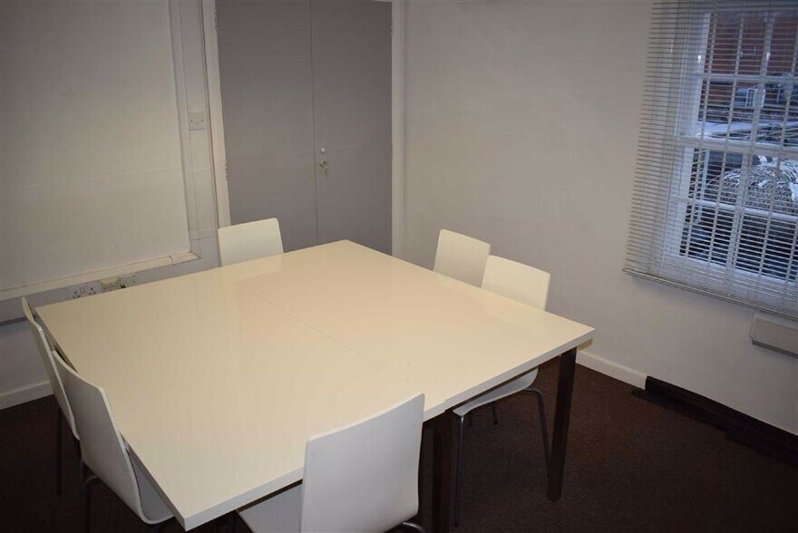 218 High St, Epping à louer - Photo de l’immeuble – Image 3 sur 6