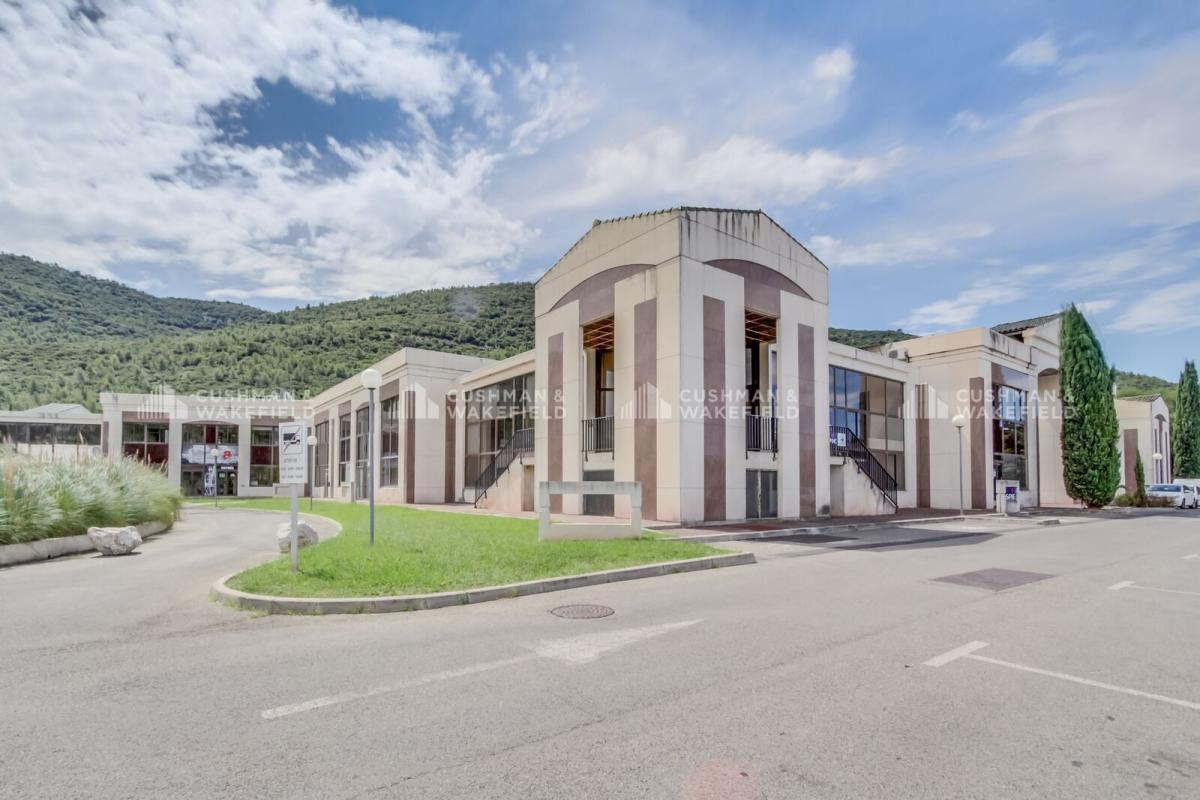 30 Avenue Du Chateau De Jouques, Gémenos à louer Photo de l’immeuble– Image 1 sur 28