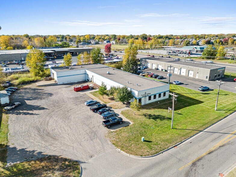 7075 N 21st Ave, Hugo, MN à louer - Photo de l’immeuble – Image 2 sur 17