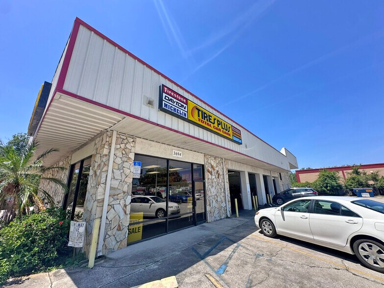 3694 Tampa Rd, Oldsmar, FL à vendre - Photo de l’immeuble – Image 1 sur 8