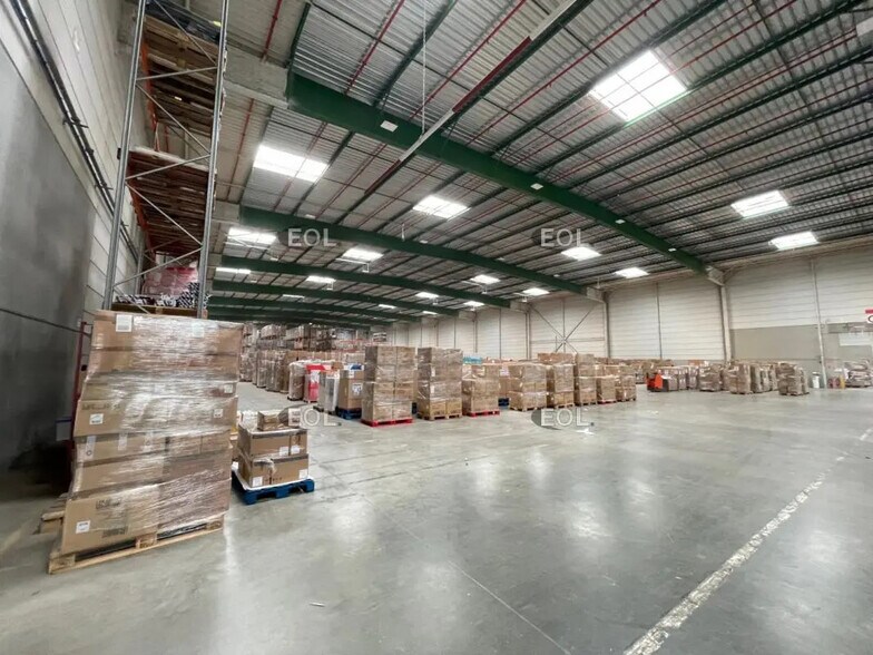 Industriel/Logistique dans Bruyères-sur-Oise à louer - Photo de l’immeuble – Image 3 sur 7