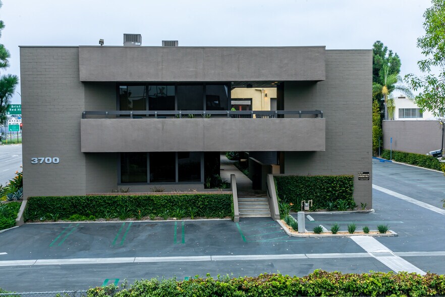3700 Campus Dr, Newport Beach, CA à louer - Photo de l’immeuble – Image 2 sur 12