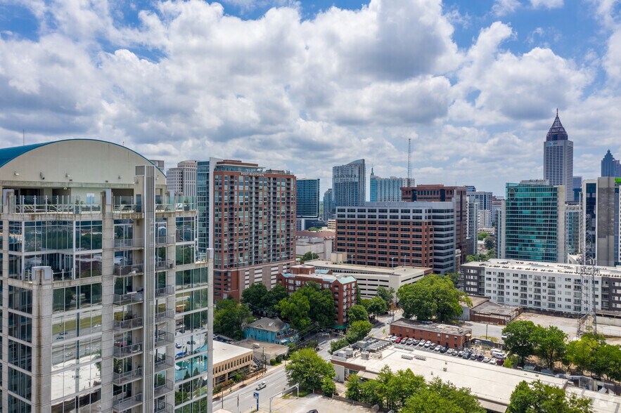 1080 W Peachtree St NW, Atlanta, GA à louer - Photo de l’immeuble – Image 3 sur 10