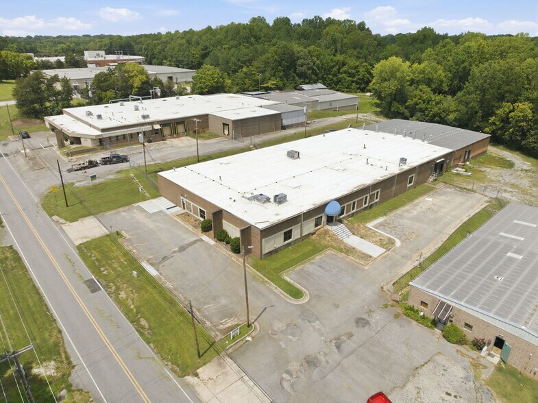 1210 Hickory Chapel Rd, High Point, NC à louer - Photo de l’immeuble – Image 3 sur 20