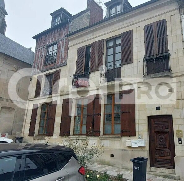 Local d'activités dans Clermont à vendre - Photo de l’immeuble – Image 1 sur 9