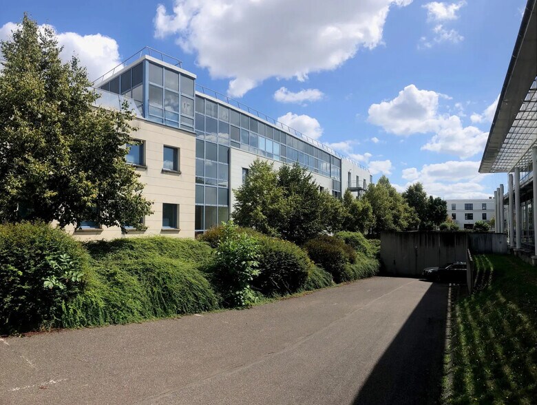 Local d’activités dans Croissy-sur-Seine à louer - Photo de l’immeuble – Image 1 sur 7
