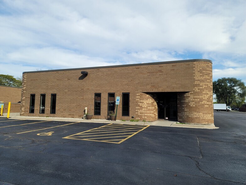 1989 University Ln, Lisle, IL à louer - Photo principale – Image 1 sur 4