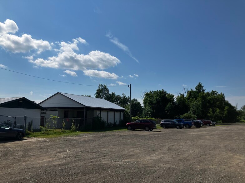 3255 Fluvanna Ext ave, Jamestown, NY à vendre - Photo de l’immeuble – Image 2 sur 7