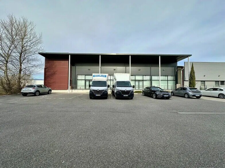 Local commercial dans Pertuis à louer - Photo de l’immeuble – Image 2 sur 12