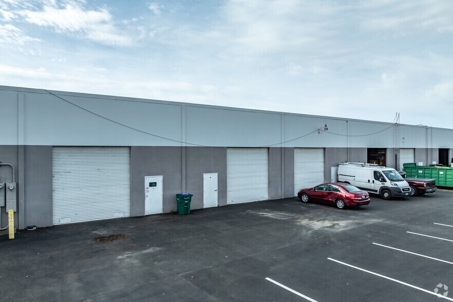 9767 Business Park Dr, Sacramento, CA à louer - Photo de l’immeuble – Image 3 sur 6
