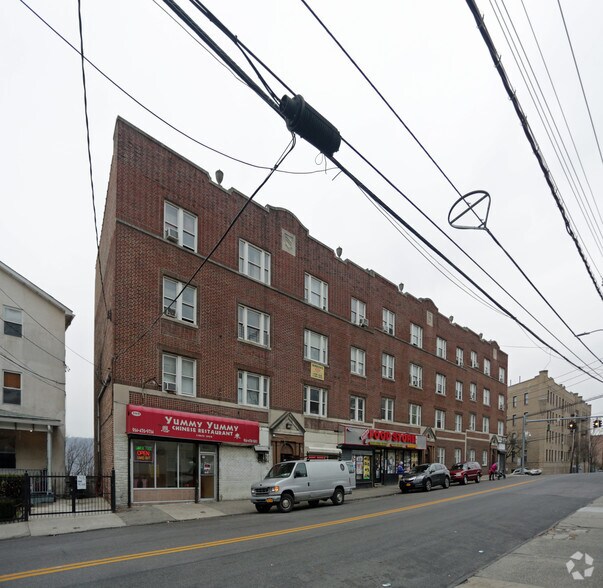 369-379 Warburton Ave, Yonkers, NY à louer - Photo principale – Image 1 sur 10