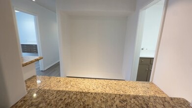 13320 Riverside Dr, Sherman Oaks, CA à louer - Vidéo sur l’annonce professionnelle