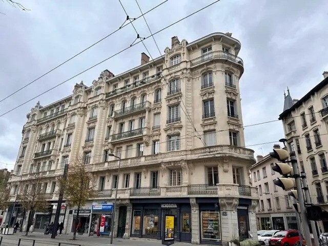 Bureau dans Saint-Étienne à vendre - Photo de l’immeuble – Image 1 sur 6