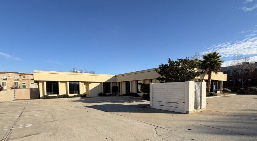 2401 Professional Pky, Santa Maria, CA à vendre - Photo de l’immeuble – Image 2 sur 5