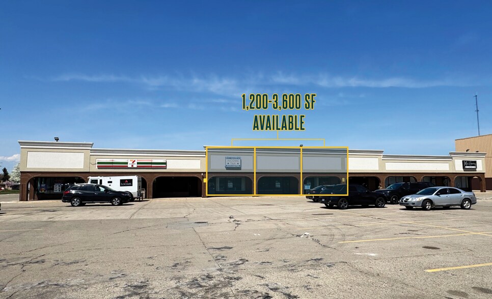 18711-18891 15 Mile Rd, Clinton Township, MI à vendre - Photo de l’immeuble – Image 1 sur 3