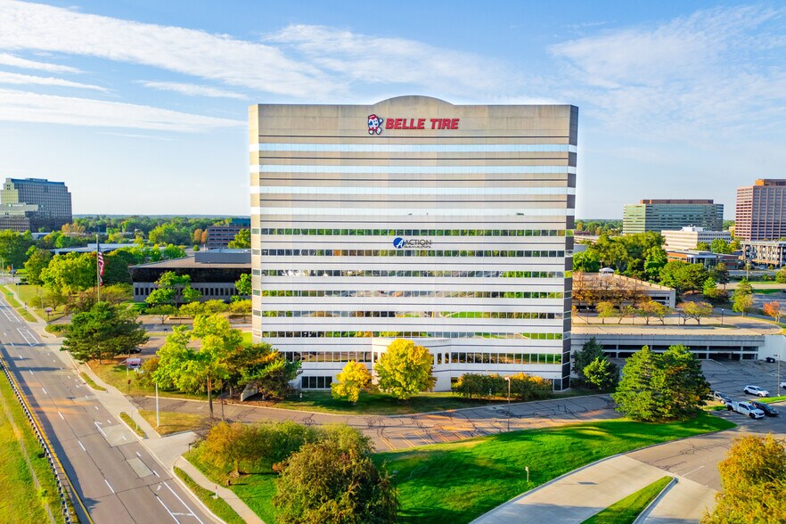 25800 Northwestern Hwy, Southfield, MI à louer - Photo de l’immeuble – Image 2 sur 15