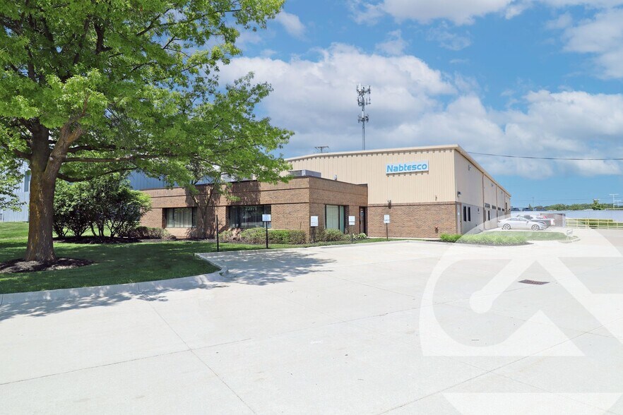 23976 Freeway Park Dr, Farmington Hills, MI à vendre - Photo de l’immeuble – Image 1 sur 1