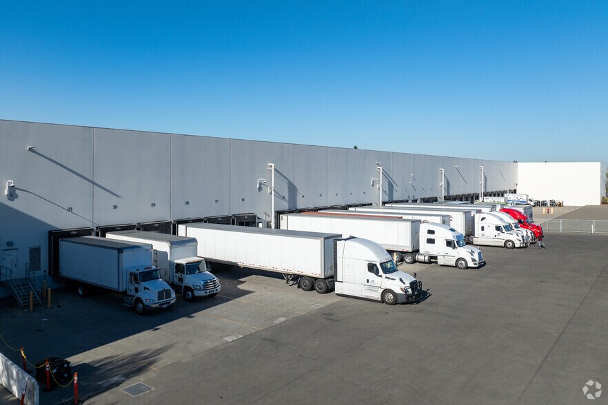 22290 Hathaway Ave, Hayward, CA à louer - Photo de l’immeuble – Image 2 sur 3