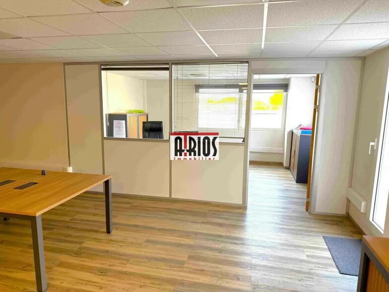 Bureau dans La Farlède à vendre - Photo de l’immeuble – Image 3 sur 11