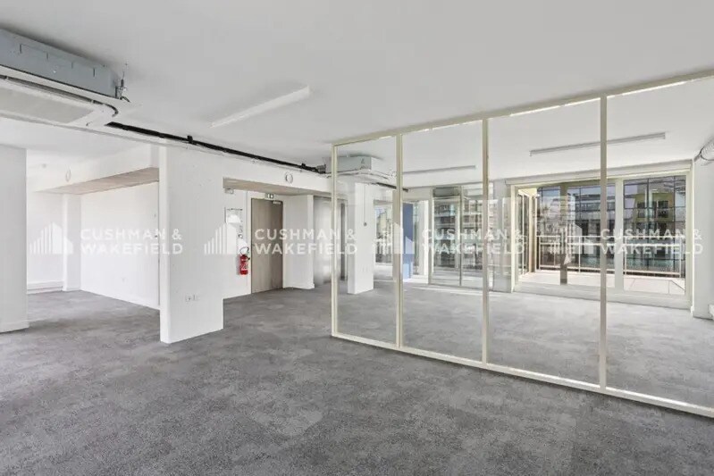 77 Rue Jean Bleuzen, Vanves à louer - Photo de l’immeuble – Image 2 sur 14