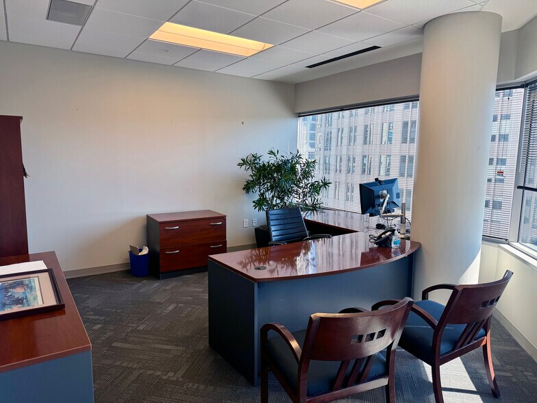 101 N Tryon St, Charlotte, NC à louer - Photo de l’immeuble – Image 3 sur 60