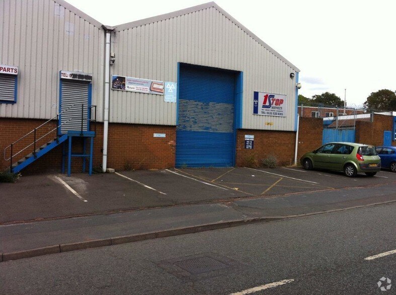 Sams Ln, West Bromwich à louer - Photo de l’immeuble – Image 2 sur 6
