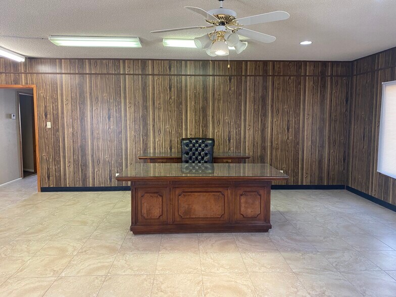 101 North County Road West, Odessa, TX à louer - Photo de l’immeuble – Image 3 sur 10